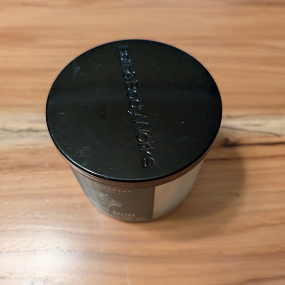 NEW bath and body works Stress relief candle - Picture 3 of 4